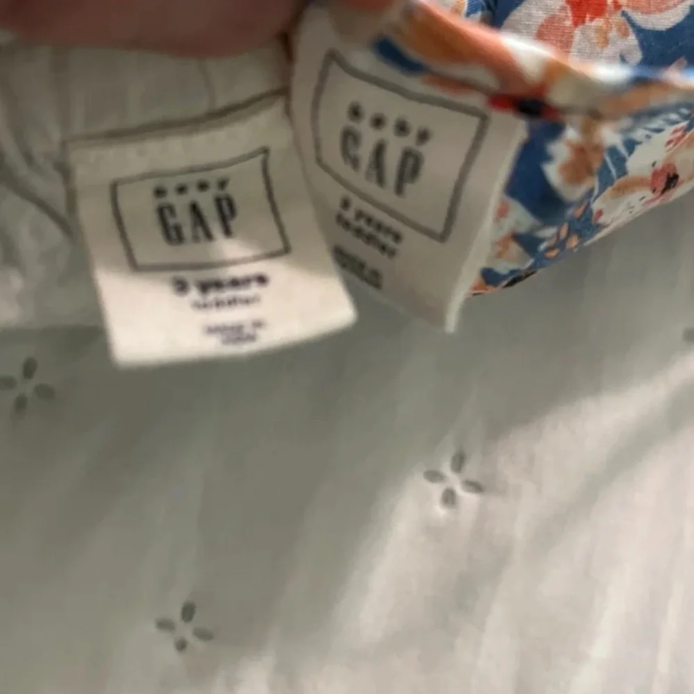 Bundle of 2 girls like new Gap Floral and Geometric Print Rompers 3T